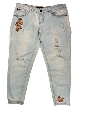Women’s Y2K FUBU embroidered rose capri light jeans